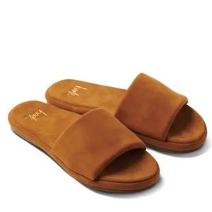 Beek Puffbird Suede Platform Sandal in CARAMEL size 7